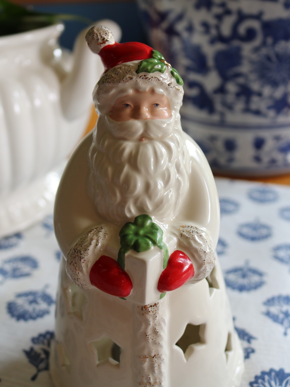 Lenox Seasons Sparkle Lit Santa Clause Porcelaine Figurine